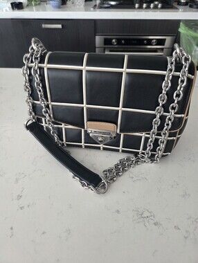 Michael Kors Black leather crossbody Or Dbl chain shoulder bag w/cream grid trim